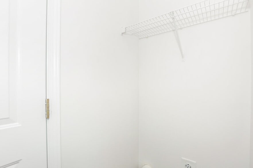 Building Photo - 4823 Sunburst Ln