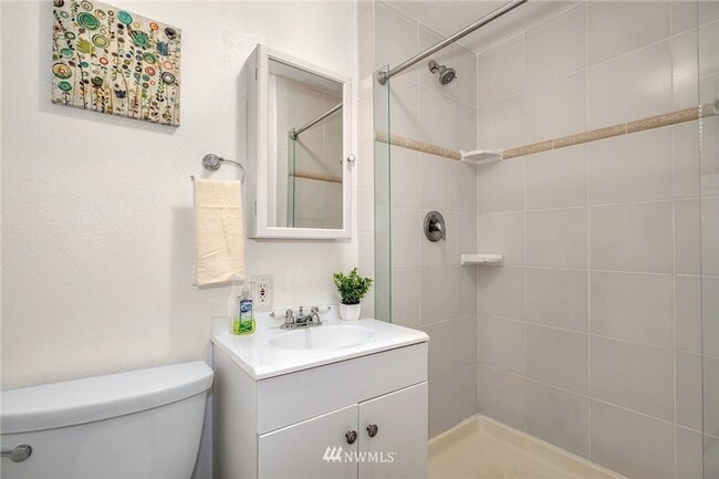 Building Photo - CLICK "REQUEST A TOUR" NOW!