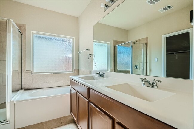 Building Photo - Comfortable & Functional One-Story Living with Bright Open Layout and Spacious Bedrooms