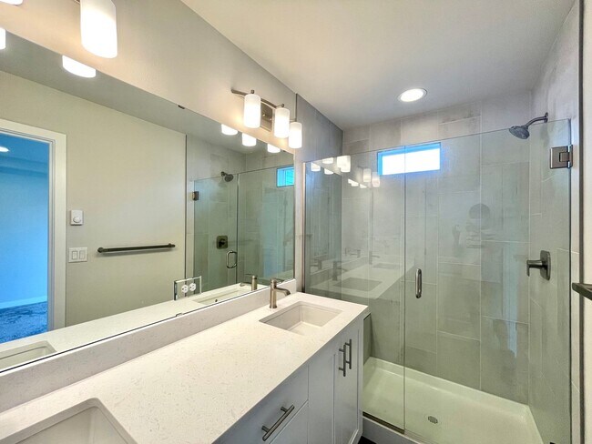 Building Photo - Great Townhome for rent