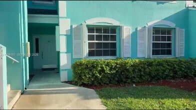 Building Photo - 2625 SE 20th Ct