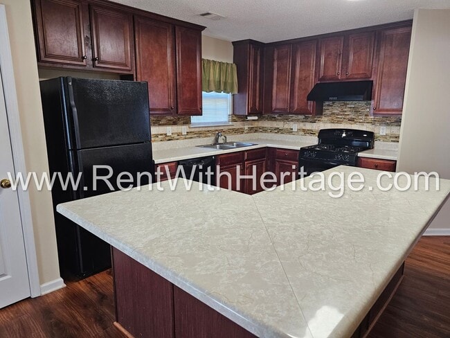 Building Photo - WOW!!! GORGEOUS HOME IN POPULAR CREEKSIDE SUBDIVSION / SWIM / TENNIS / UPGRADES GALLORE