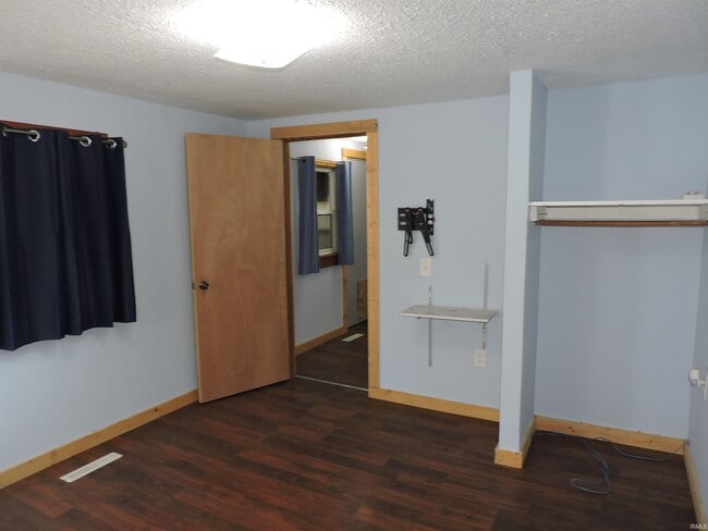Building Photo - 408 W Hilltop Ln