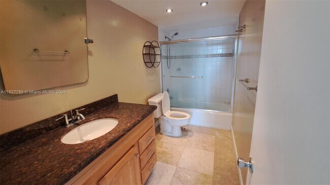 Building Photo - 427 Golden Isles Dr