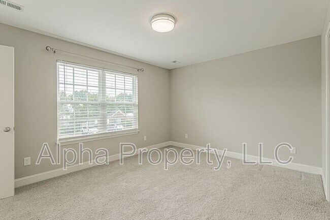 Building Photo - 830 Chartwell Dr