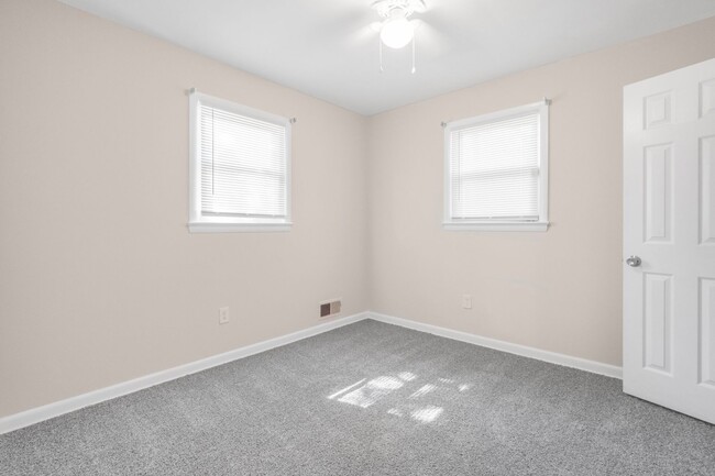 Building Photo - Spacious 4 BR/2.5 BA Single-Family Home in...