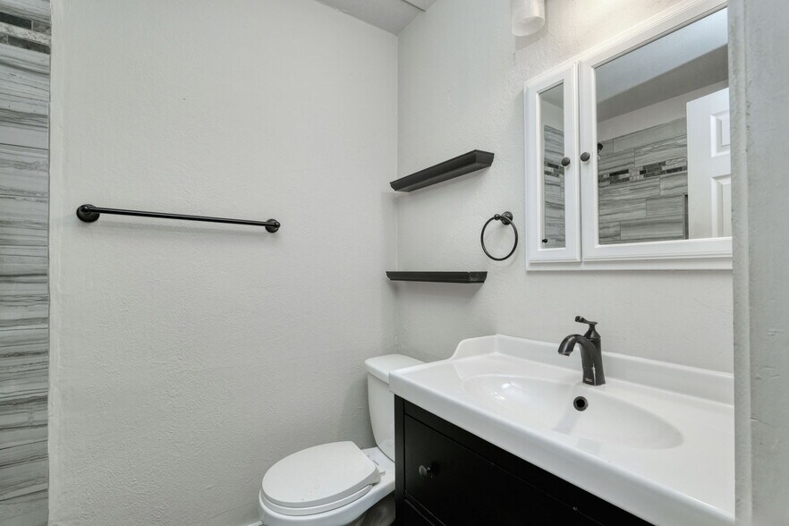 Building Photo - 6407 Auburn Dr