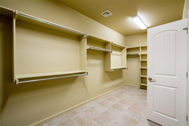 Building Photo - 2701 Hermoso Cir