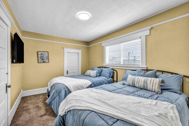 Building Photo - FULLY FURNISHED & BEAUTIFULLY REMODELED CLASSIC HOME NEAR UNR WITH UNBEATABLE I-80 ACCESS