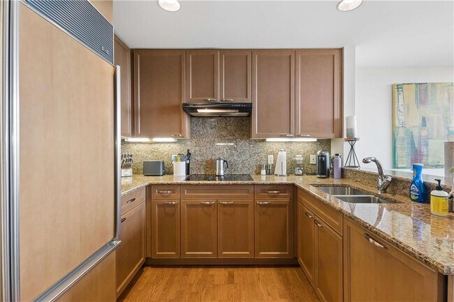 Building Photo - 700 Park Regency Pl NE