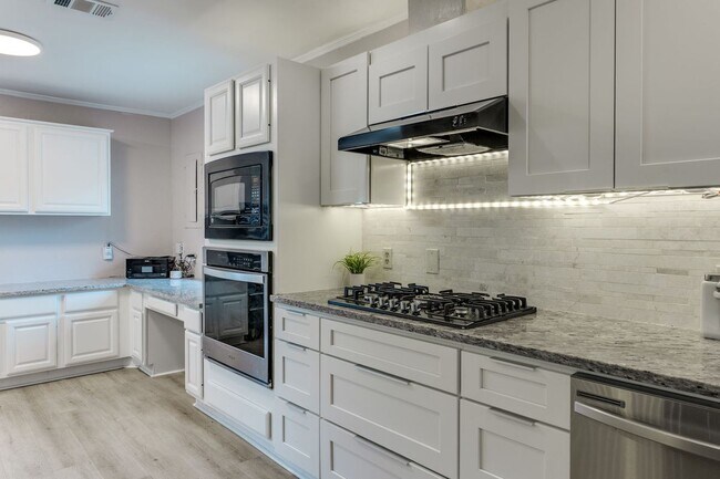 Building Photo - 3002 Stardust Dr