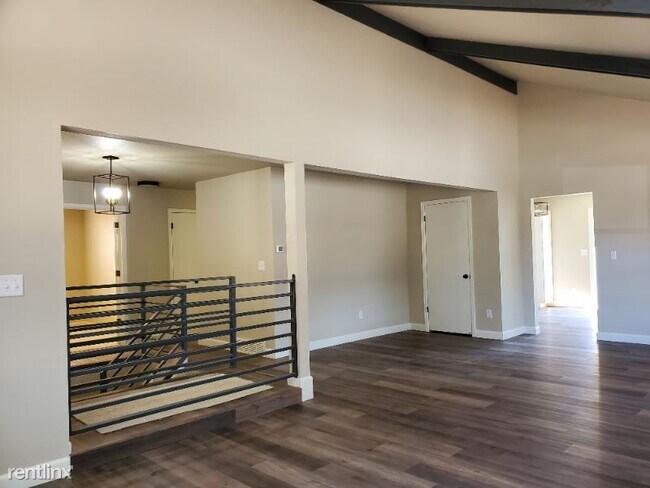 Building Photo - 5 br, 3 bath House - 596 Creekside Ct