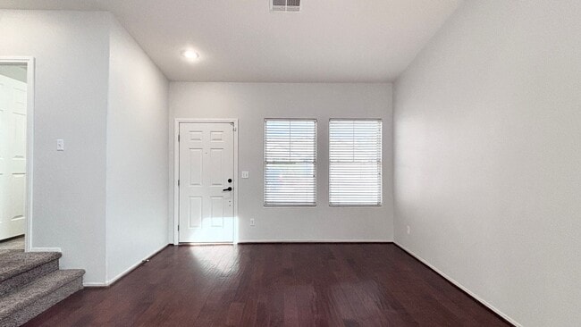 Building Photo - 2-story home with a Beautiful Sparkling Pool! Great floor plan!