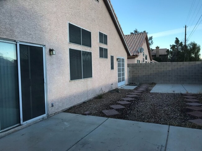 Building Photo - SUNRISE MOUNTAIN: This Ranch Style (Single Story) 3bed/2ba - 89156