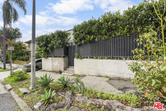 Building Photo - 369 S Virgil Ave