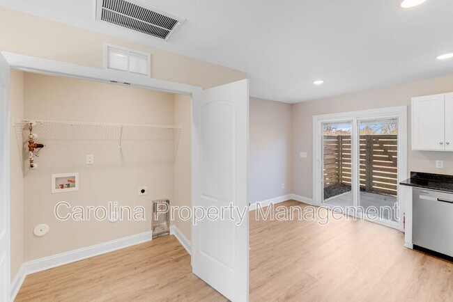 Building Photo - 602 W 8th St
