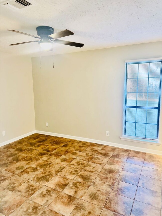 Building Photo - Beautiful 3/2 In Montgomery East *** Call 334-366-9198 to Schedule a Self Tour!