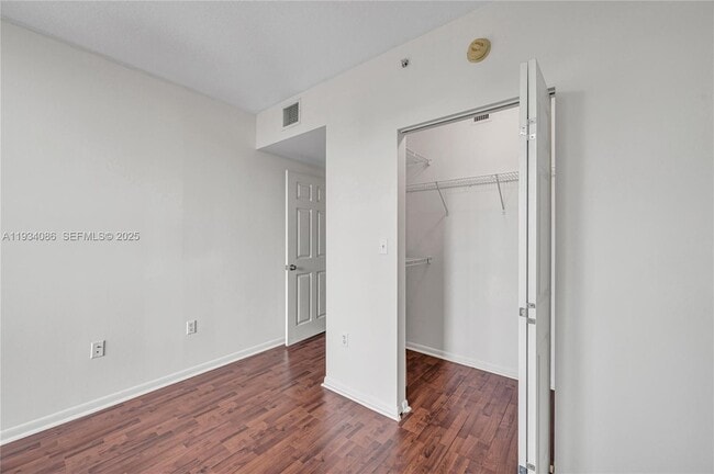 Building Photo - 2000 N Bayshore Dr