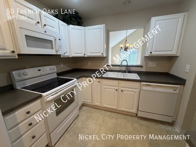 Building Photo - 50 French Oaks Ln