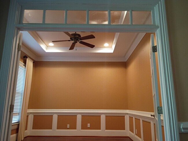 Building Photo - Luxury Living: 4 Bedroom home in Chapel Hill w/ spacious interior | 2 Year Lease Term