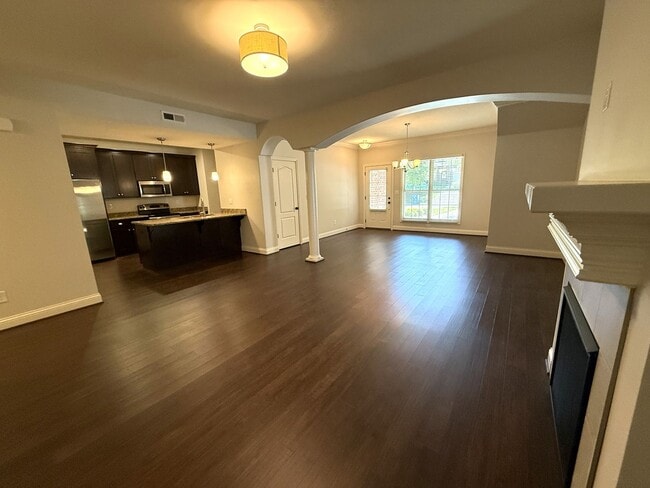 Building Photo - Spacious 2 Bed / 2 Bath Condo in the Heart of Middletown