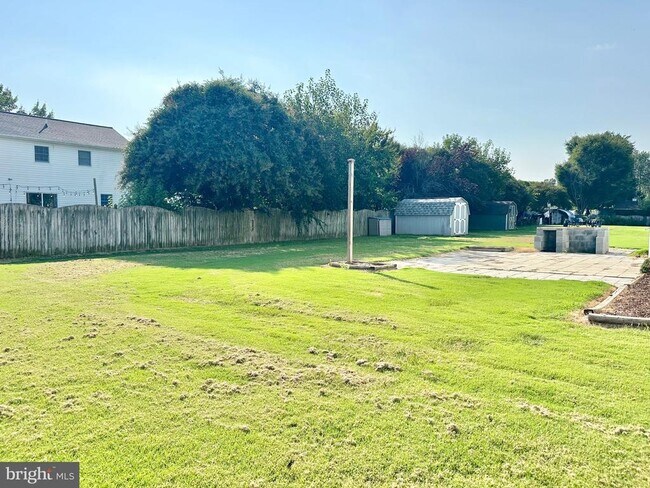Building Photo - 8337 Colony Cir