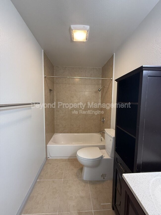 Building Photo - 8535 Paradise Valley Rd