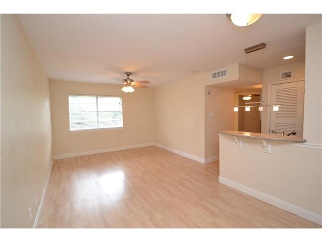 Primary Photo - UT PRE-LEASE: 2 bd/ 1 ba North campus/Hyde...