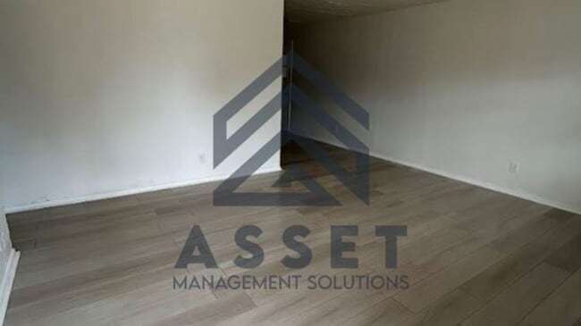 Building Photo - 5 Bedroom Rent to Own Home Available!