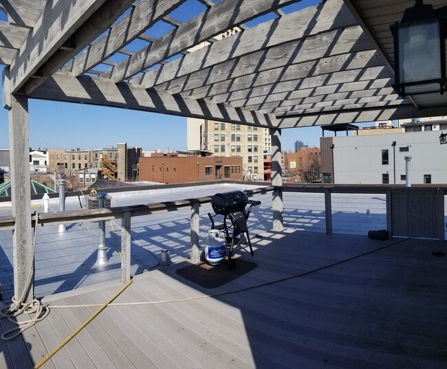 Building Photo - Video Tour- HUGE 1 Bedroom- 2 1/2 Bath Apartment. High-end loft style. Cook's Kitchen- Common Roo...