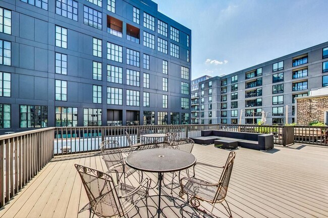 Building Photo - 110 N Peoria St