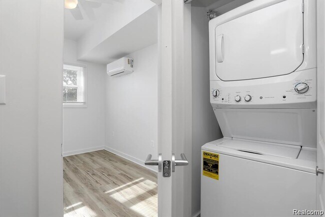 Building Photo - 799 E Grand Blvd