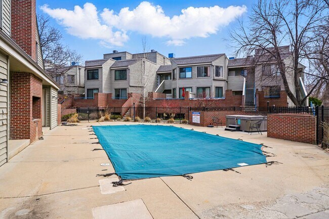 Building Photo - Sunny 2-Bed, 2-Bath Condo in Boulder’s Kin...