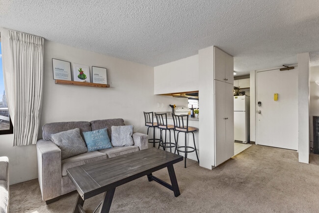 Building Photo - 909 Coolidge St