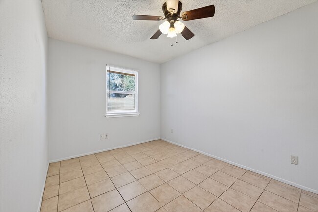 Building Photo - 16106 Barbarossa Dr