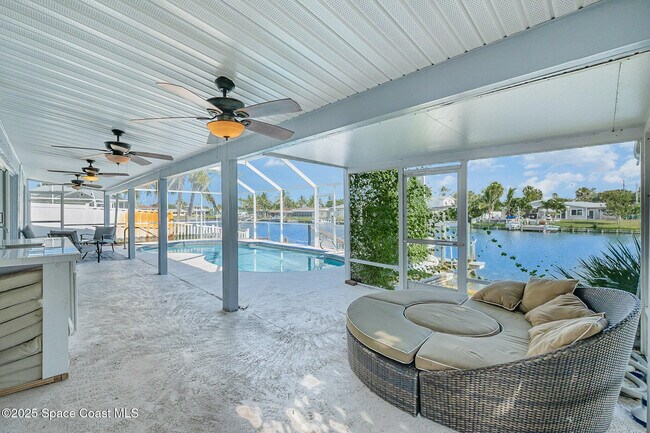 Building Photo - 426 S Neptune Dr