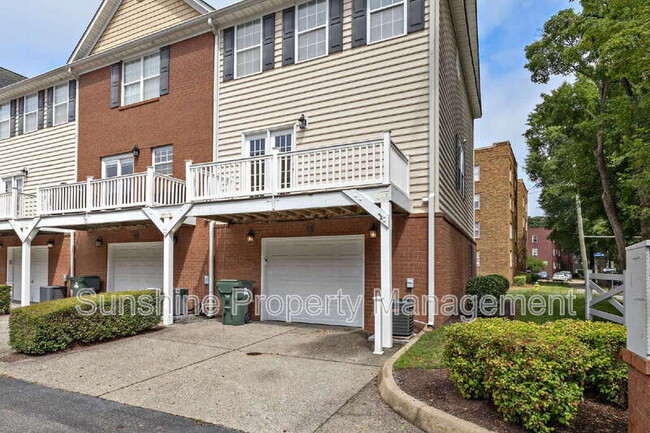 Building Photo - 914 Orapax St