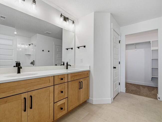 Building Photo - RES_VANDERWATT_866