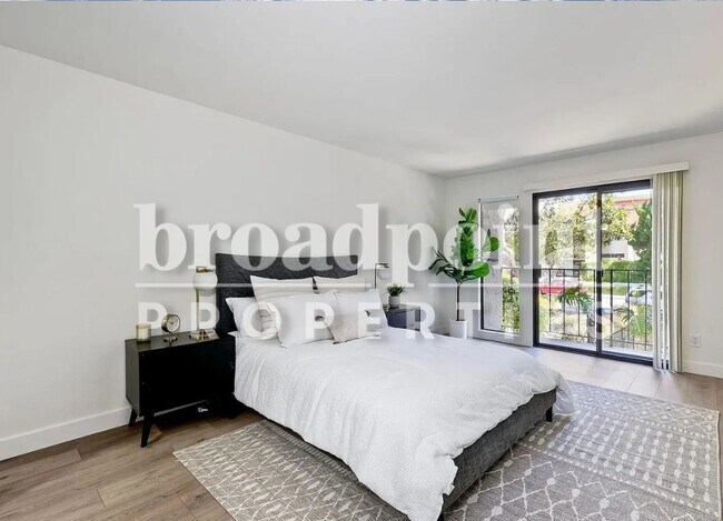 Building Photo - 2507 Navarra Dr