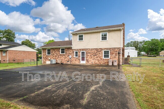 Building Photo - 2425 Capehart Rd