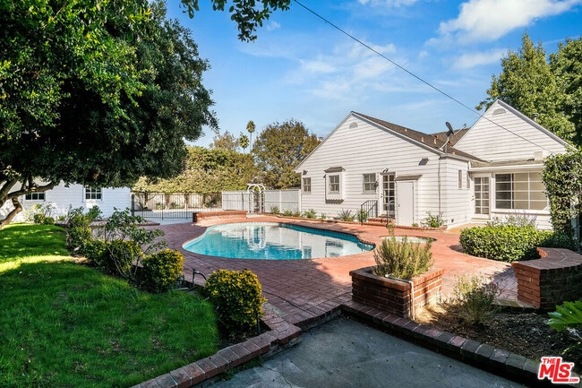 Building Photo - 4649 Sancola Ave