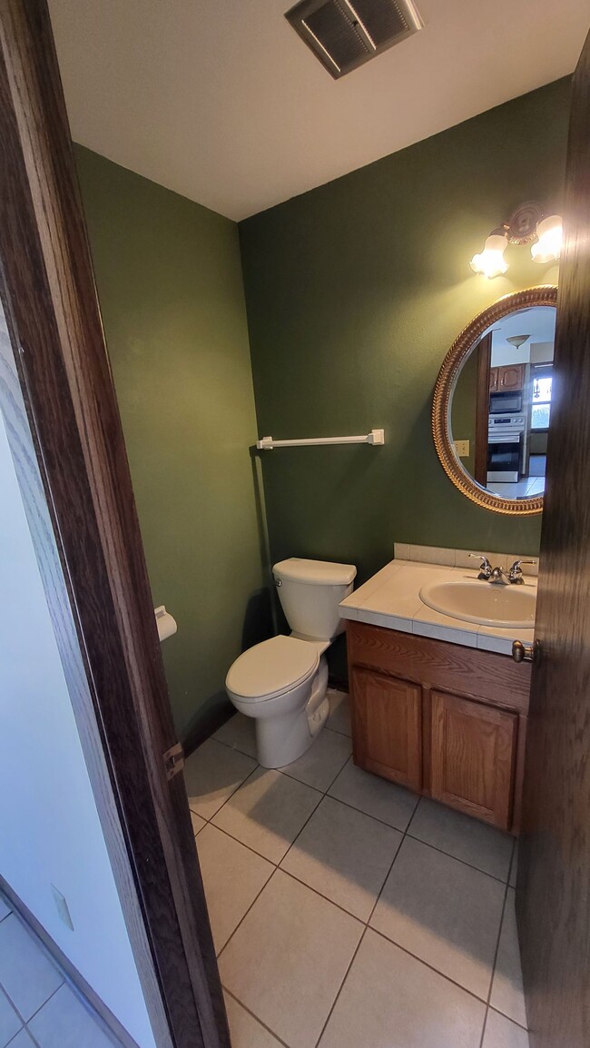 Half bath - 2920 Nassau Dr