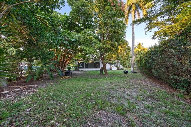 Building Photo - 1100 N Shore Dr