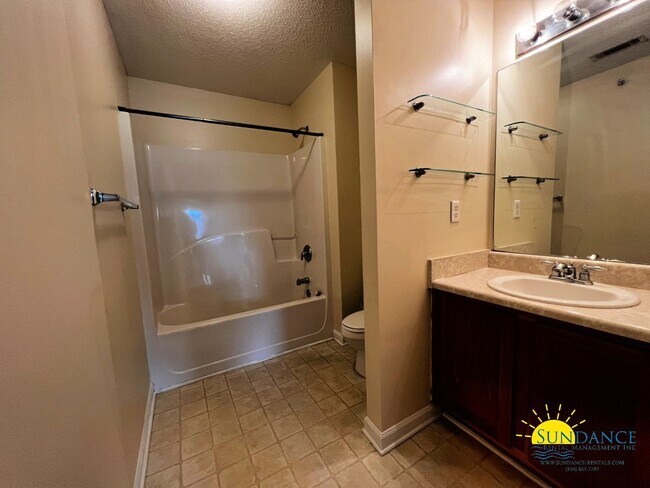 Building Photo - Spacious 3 Bedroom In Crestview!