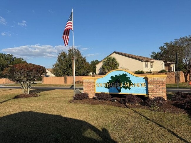 Building Photo - Pensacola - South Gulf Manor - 3 bedroom, 2 bathroom w/ pool