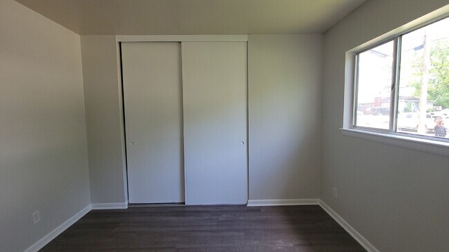 Building Photo - "Charming 3-Bedroom Home in Huntsville wit...