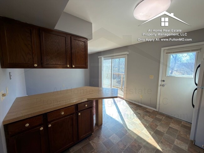 Building Photo - 1904 Springdale Ct