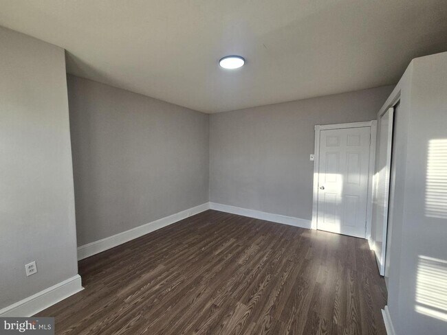 Building Photo - 2036 S 65th St