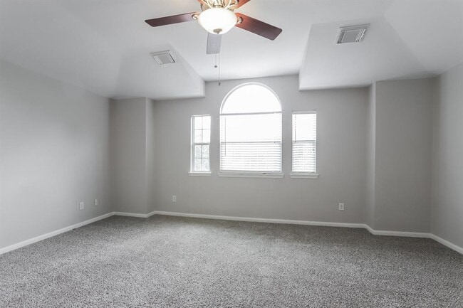 Building Photo - 32434 Hunter Park Ct