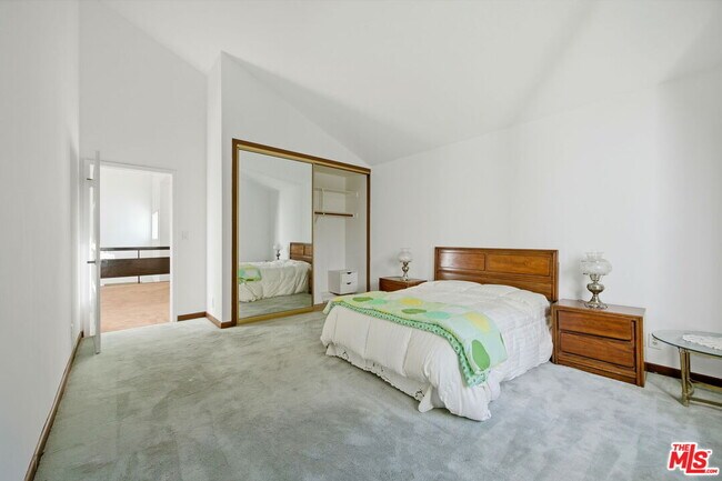 Building Photo - 2846 Royston Pl